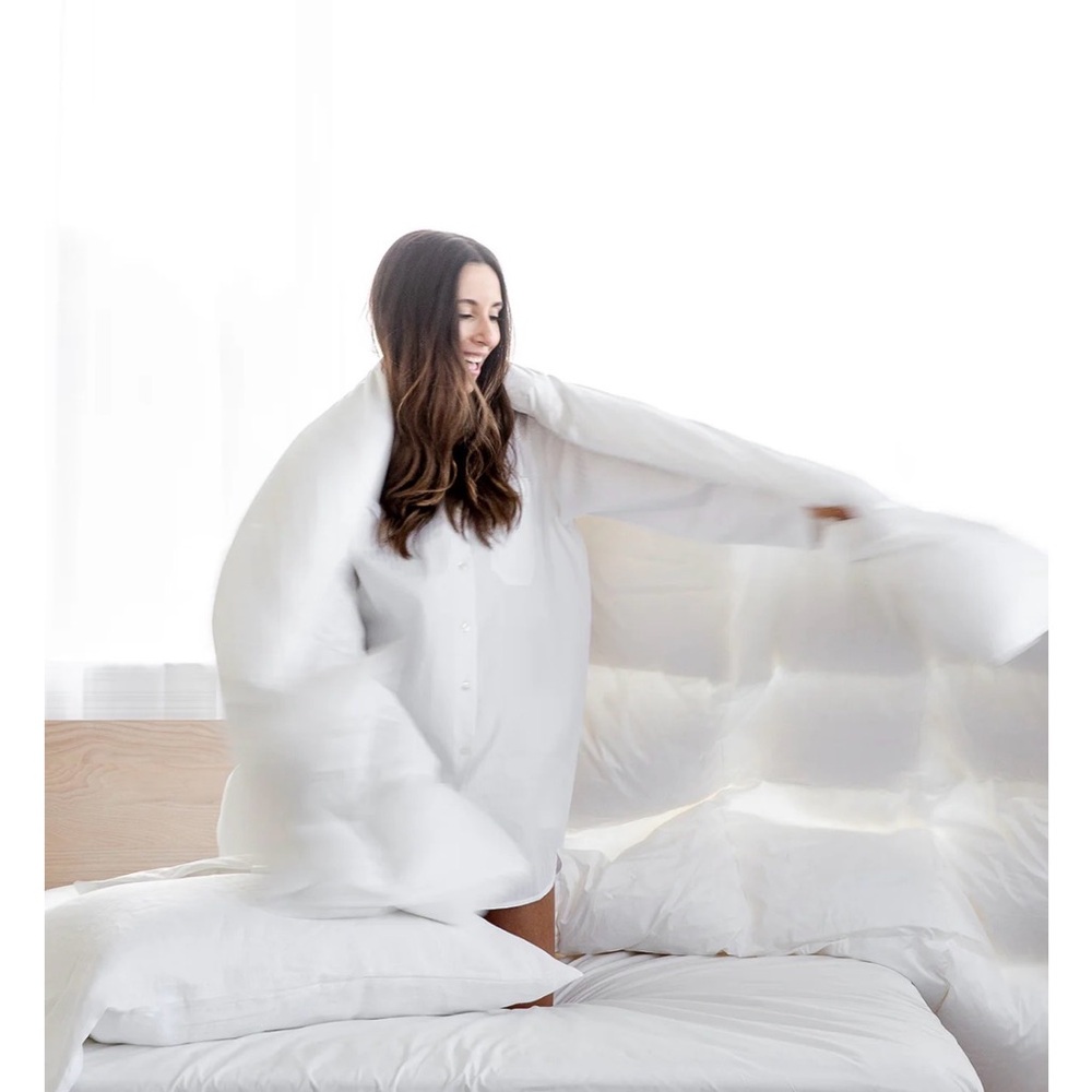 AU LIT CANADA Jumbo King sized Goose Down Duvet in Ultra Light
